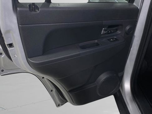 Used 2011 Jeep Liberty Sport AWD/4WD image 10