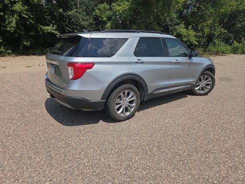 Used 2023 Ford Explorer XLT w/ Equipment Group 202A AWD/4WD image 15