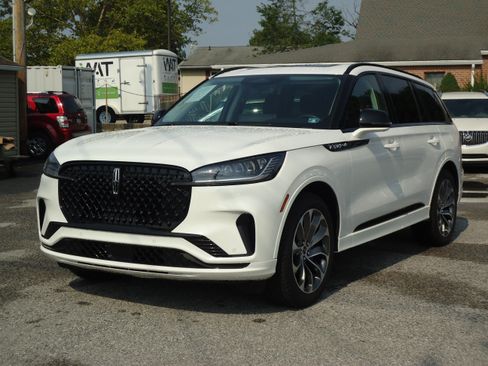Used 2026 Lincoln Aviator AWD w/ Jet Appearance Package image 6