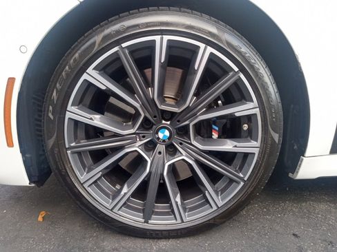 Used 2022 BMW 750i xDrive w/ Autobahn Package image 7