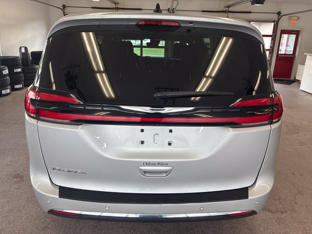 Certified 2024 Chrysler Pacifica Touring-L FWD image 25