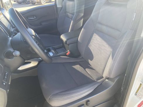 Used 2022 Nissan Frontier SV w/ Technology Package image 16