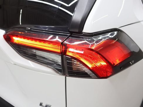 Used 2020 Toyota RAV4 LE FWD image 31