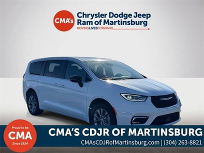 New 2026 Chrysler Pacifica Select