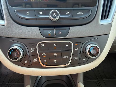 Used 2022 Chevrolet Malibu LT w/ Leather Package FWD image 21
