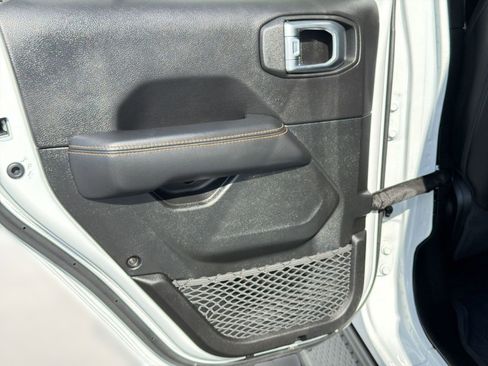 Used 2022 Jeep Wrangler Unlimited Sahara AWD/4WD image 25