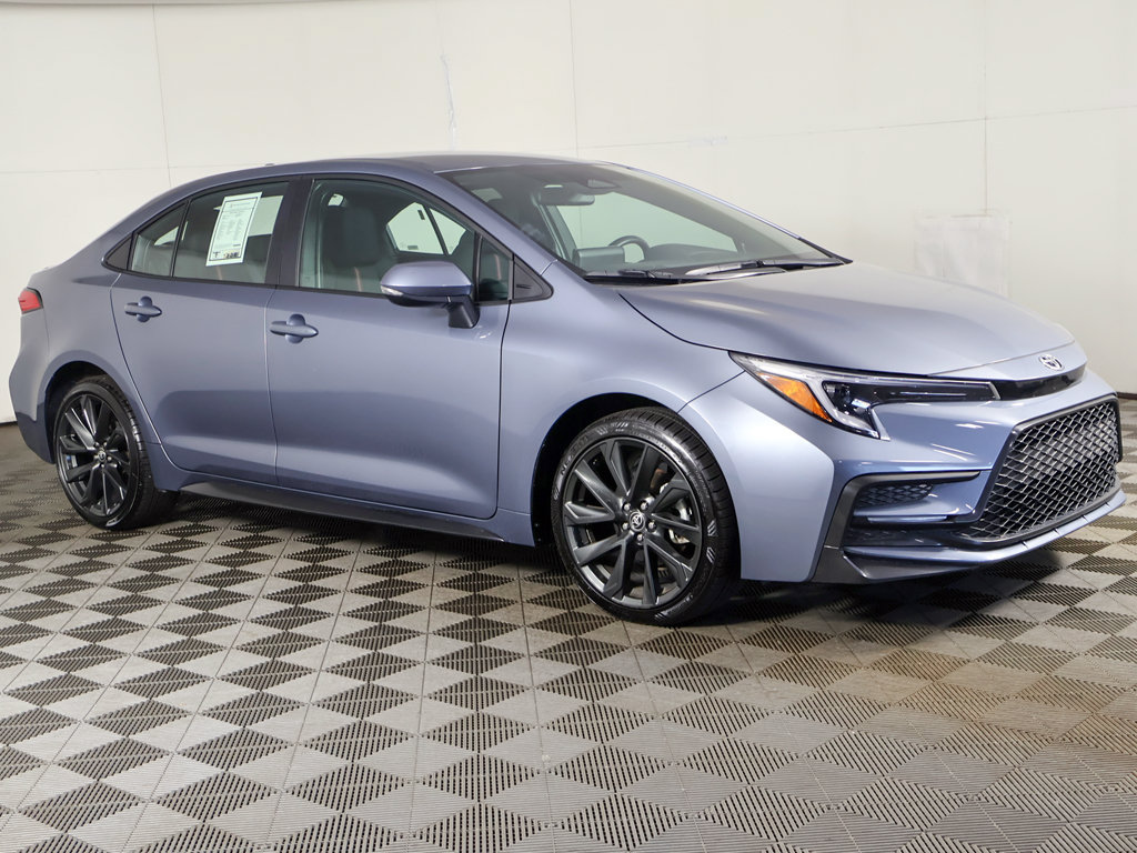 Used 2026 Toyota Corolla SE FWD image 3