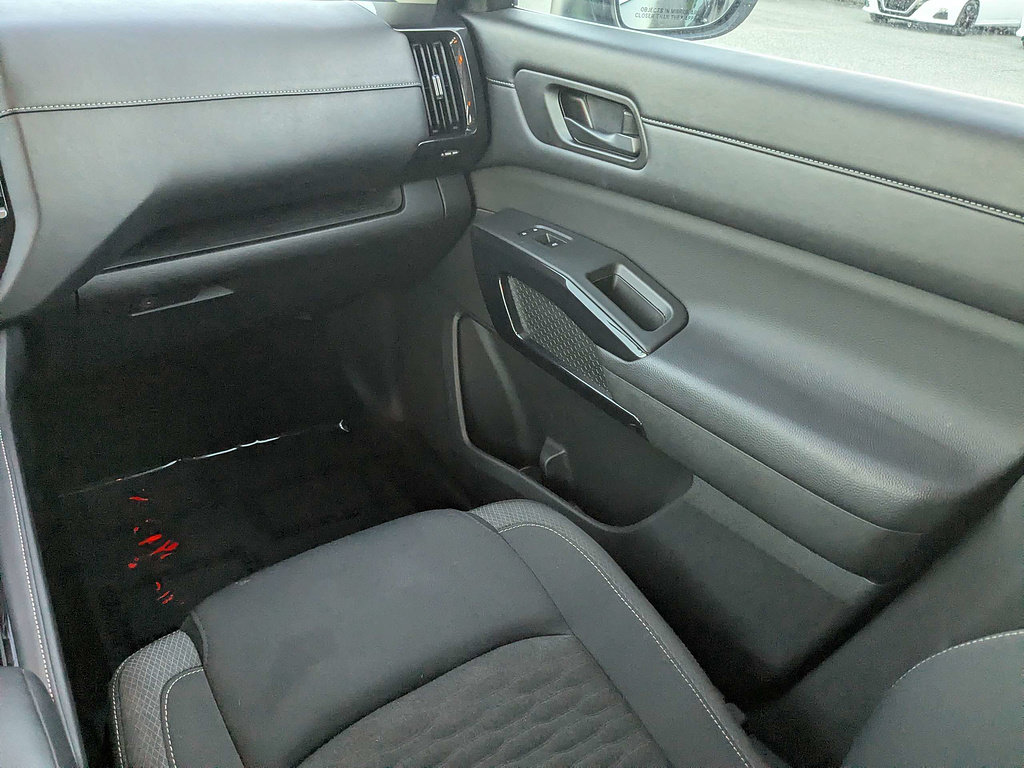 Used 2025 Nissan Pathfinder SV FWD image 19