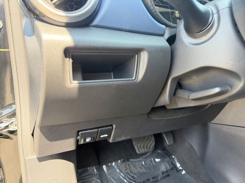 Used 2025 Nissan Versa SV FWD image 19