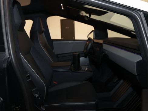 Used 2024 Tesla Cybertruck AWD Crew Cab image 16