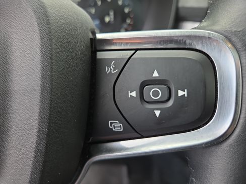 Used 2021 Volvo XC40 T5 Momentum w/ Premium Package AWD/4WD image 31