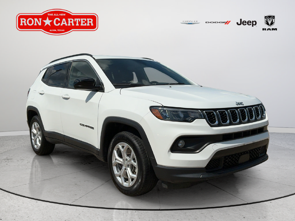 Used 2024 Jeep Compass Latitude AWD/4WD image 1