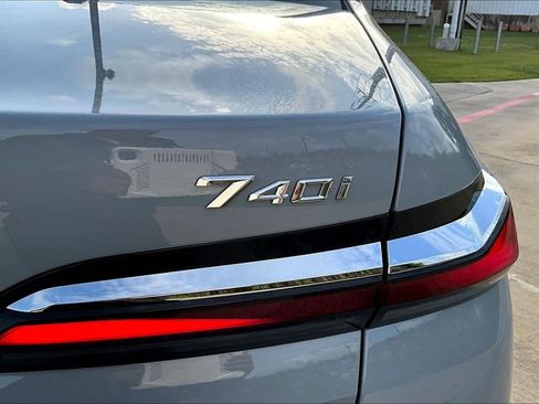 Used 2025 BMW 740i xDrive AWD/4WD image 45