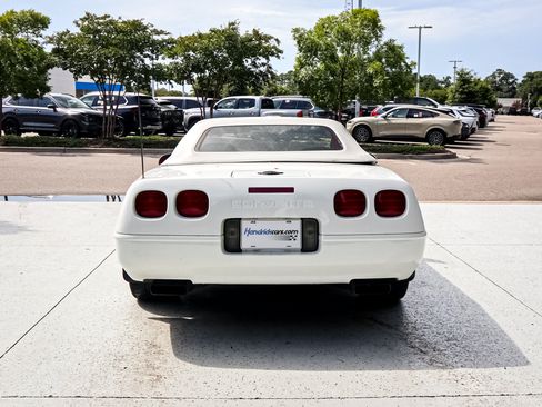 Used 1994 Chevrolet Corvette Convertible RWD image 9