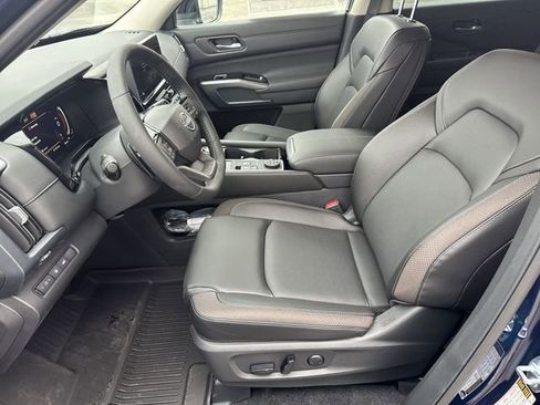 New 2026 Nissan Pathfinder SL image 16