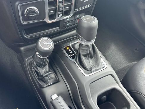 New 2026 Jeep Gladiator Sport AWD/4WD image 18