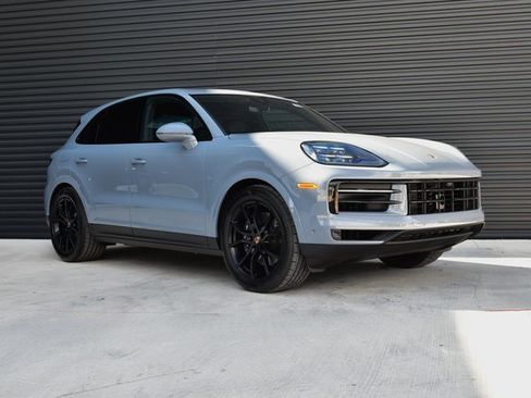 Certified 2025 Porsche Cayenne image 9