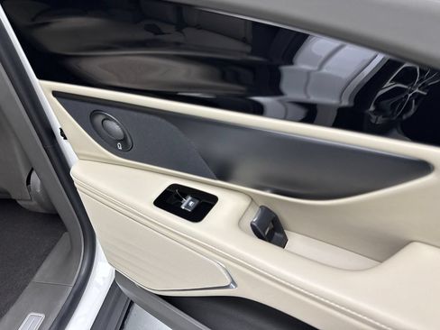 Used 2025 Lincoln Nautilus Reserve AWD/4WD image 43