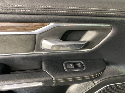 Used 2019 RAM 1500 Laramie AWD/4WD image 28