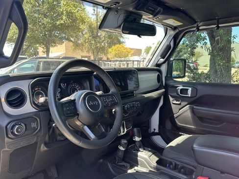 Used 2024 Jeep Wrangler Sport AWD/4WD image 4