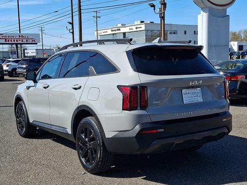 Used 2022 Kia Sorento S w/ Panoramic Sunroof Package image 3