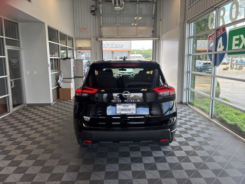 Used 2024 Nissan Rogue S AWD/4WD image 5