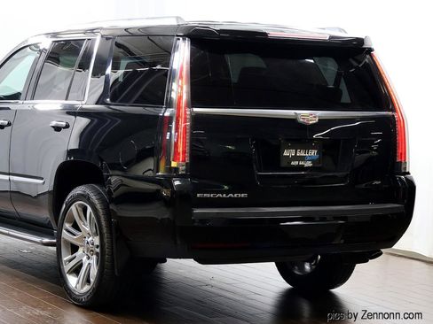 Used 2018 Cadillac Escalade Premium Luxury AWD/4WD image 7