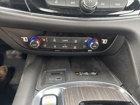 Used 2023 Buick Enclave Avenir image 26