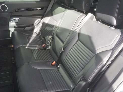 Used 2025 Land Rover Discovery S image 30