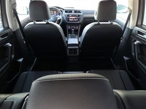 Used 2024 Volkswagen Tiguan SE image 17