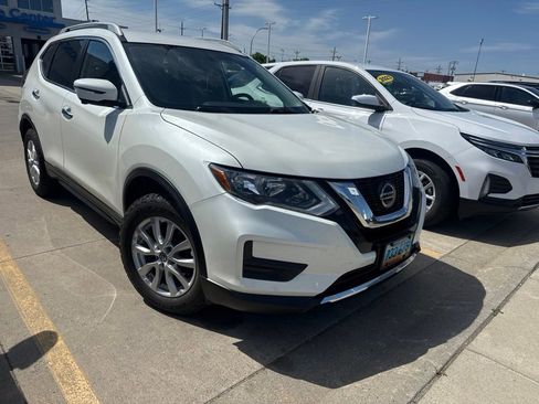 Used 2018 Nissan Rogue SV w/ Premium Package AWD/4WD image 3
