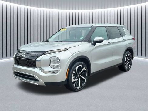 Used 2024 Mitsubishi Outlander SE FWD image 3
