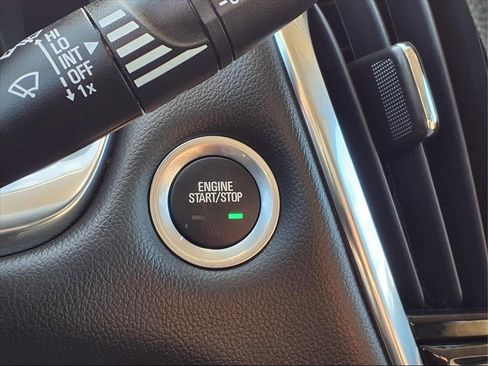 Used 2021 Chevrolet Traverse LS image 13