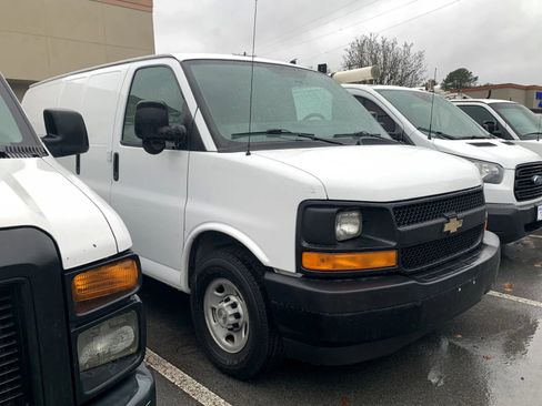Used 2017 Chevrolet Express 2500 image 1