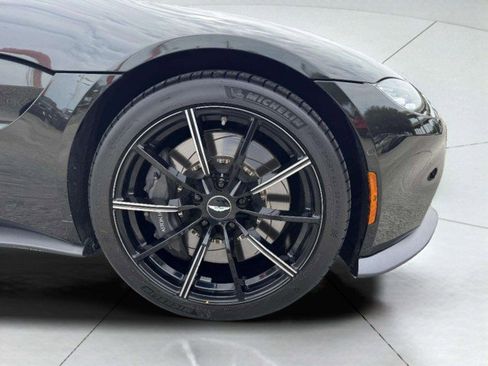 Used 2022 Aston Martin V8 Vantage Roadster RWD image 48