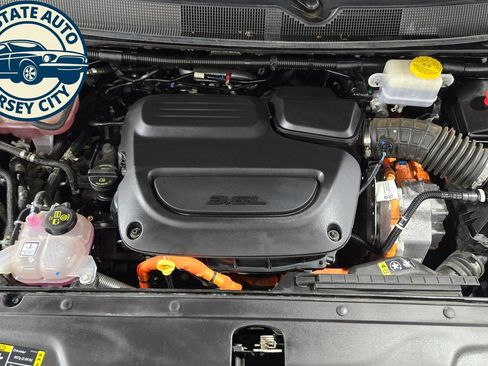Used 2024 Chrysler Pacifica Limited FWD image 44