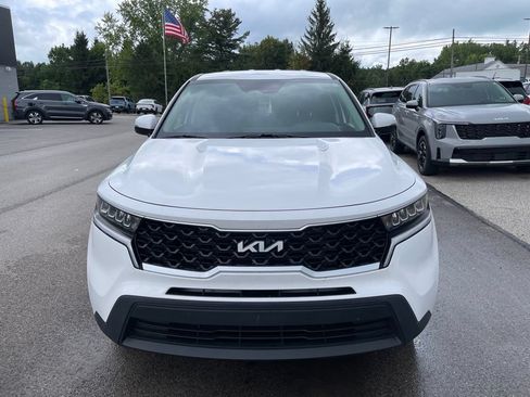 Used 2023 Kia Sorento LX FWD image 4