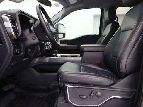 Used 2023 Ford F250 Lariat w/ Lariat Ultimate Package AWD/4WD image 8