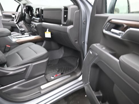 Used 2026 Chevrolet Silverado 1500 LT Trail Boss w/ LT Trail Boss Premium Package AWD/4WD image 21