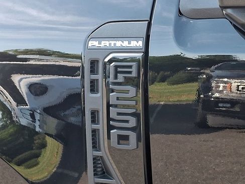 Used 2025 Ford F250 Platinum w/ FX4 Off-Road Package AWD/4WD image 34
