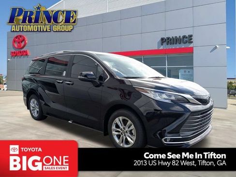 New 2026 Toyota Sienna Limited FWD image 1