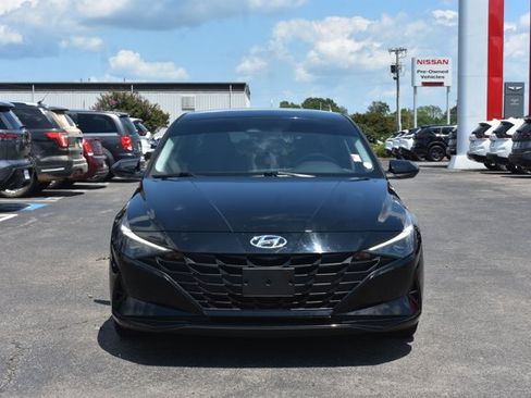 Used 2023 Hyundai Elantra SEL FWD image 2