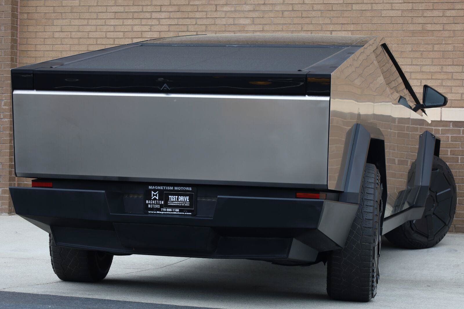 Used 2024 Tesla Cybertruck AWD Crew Cab image 11