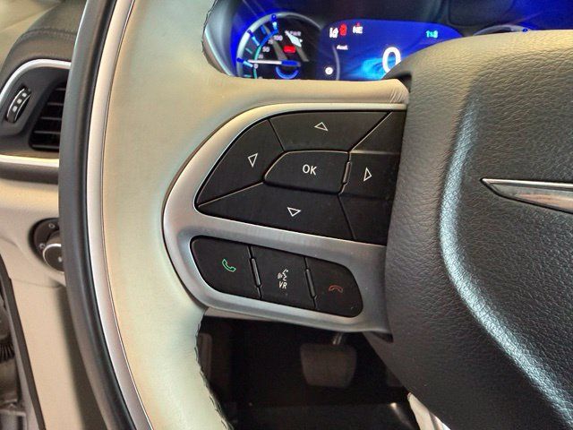Used 2018 Chrysler Pacifica Limited w/ Advanced Safetytec Group FWD image 21