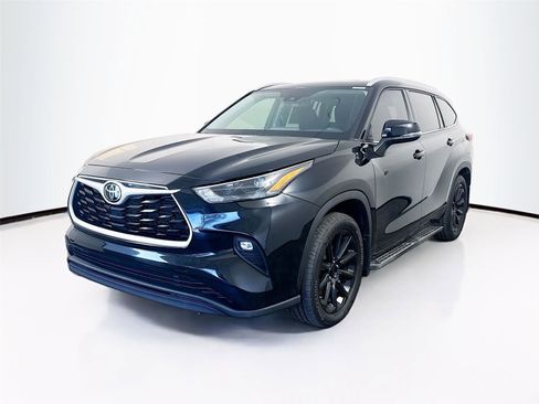 Used 2022 Toyota Highlander XLE image 1
