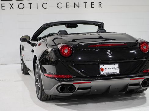 Used 2016 Ferrari California T RWD image 39
