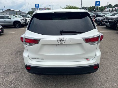 Used 2016 Toyota Highlander XLE AWD/4WD image 6