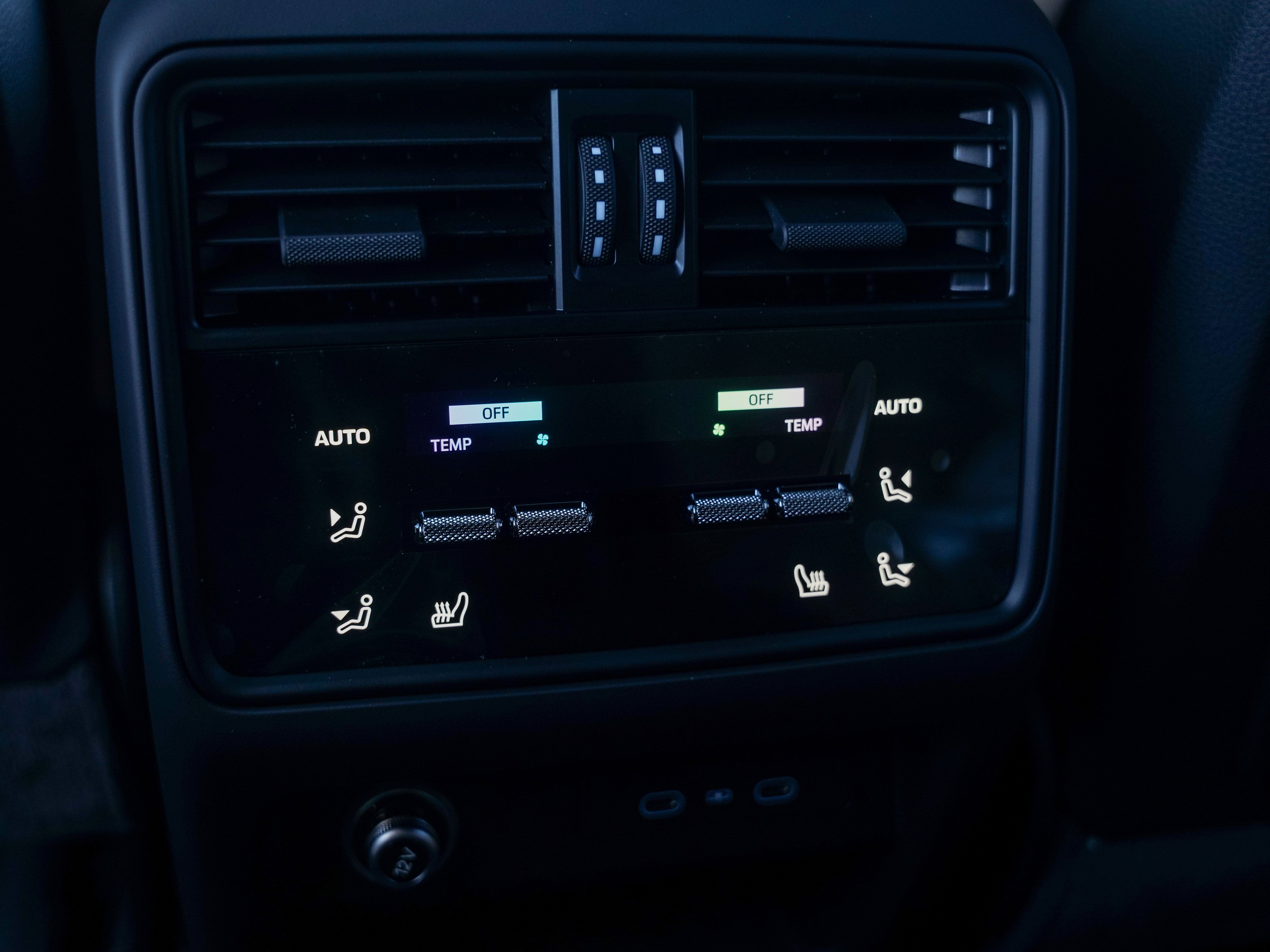 Certified 2026 Porsche Cayenne AWD/4WD image 26