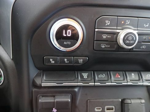 Used 2022 GMC Sierra 3500 SLT w/ SLT Convenience Package image 11