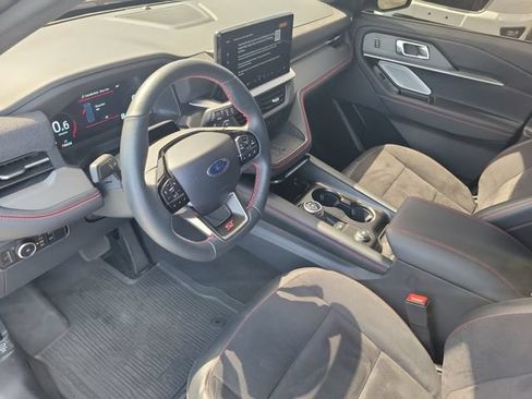 Used 2025 Ford Explorer ST RWD image 19